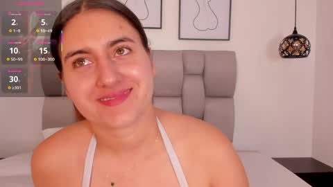 hanna__evans_ online show from April 12, 11:37 am