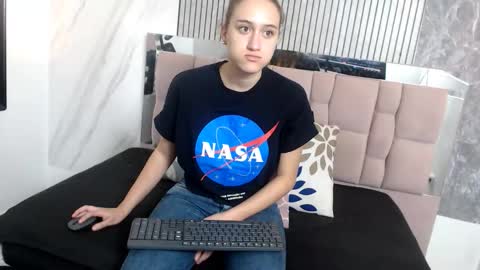 Hanna Palmer online show from November 30, 12:09 pm