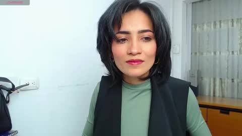 Sara online show from November 3, 1:45 pm