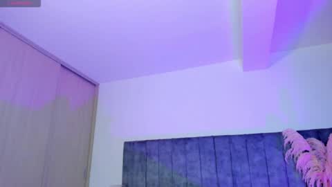 hanna_connorss online show from December 13, 11:43 pm