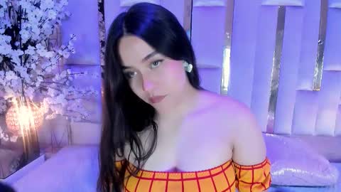 hannacollins_2 online show from February 1, 1:09 pm