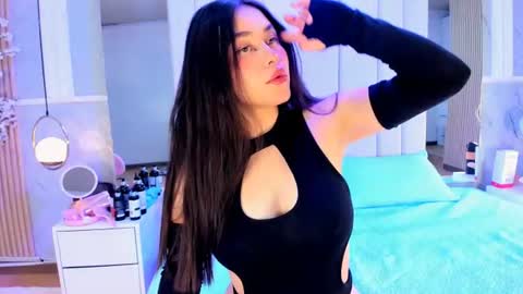 Snapshot of hannacollins_2 chatting on July 16, 1:06 pm hannacollins_2 online show from July 16, 1:06 pm