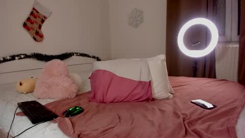 HannahIm a simple girl who likes gifts Lovense is activeThere are legends that in this room all your wish can come true online show from January 14, 7:06 am