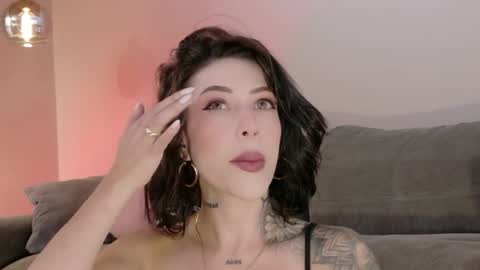 Hannah  online show from April 5, 3:04 am