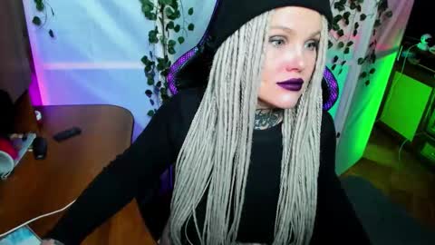 Hannah online show from November 20, 3:34 pm