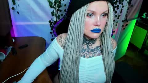 Hannah online show from November 21, 11:36 pm