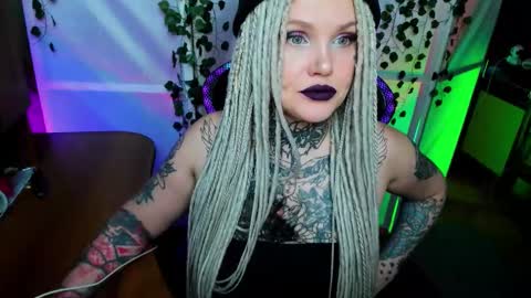 Hannah online show from November 23, 10:31 pm