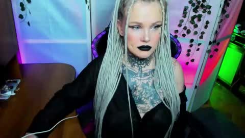 Hannah online show from December 1, 10:09 am