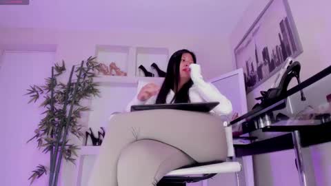 HANNAH HOWELL online show from June 1, 10:28 am