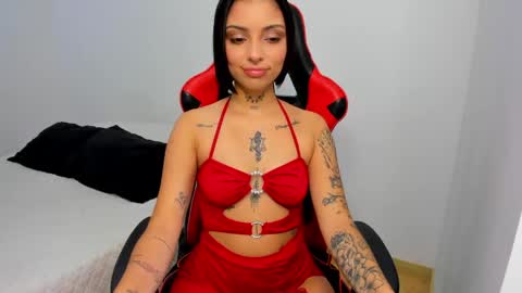 Hannah Milton online show from April 19, 6:10 pm