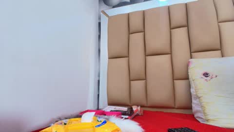 hannah_teehn online show from December 2, 7:09 pm