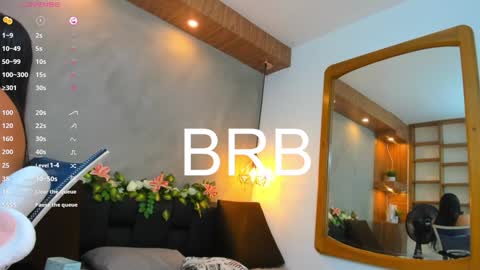 Hannah Williams online show from December 15, 9:53 pm