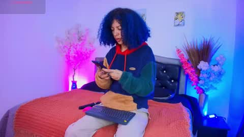 HannahBlue  online show from February 3, 12:10 pm