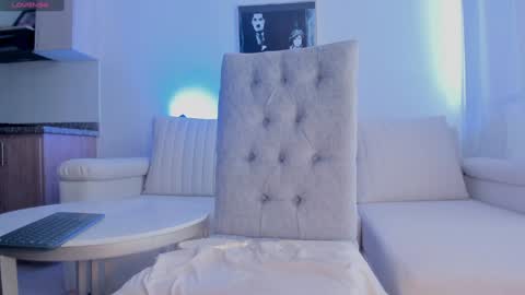 Hannah  online show from January 14, 2:53 pm