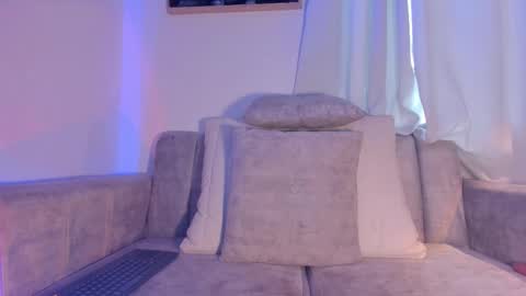 Hannah  online show from November 16, 9:20 pm