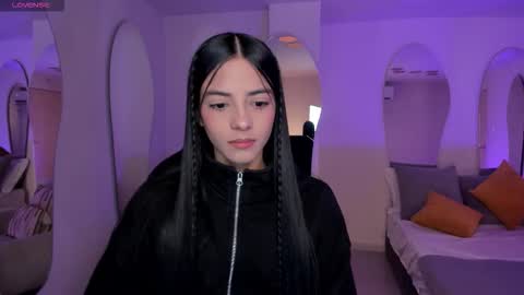 HANNAH J online show from November 1, 7:05 pm