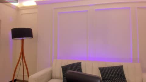 HANNAH J online show from November 9, 5:00 pm