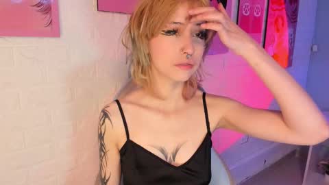 Snapshot of hannahpage chatting on September 17, 11:56 am Hannah online show from September 17, 11:56 am