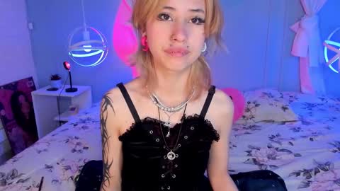 Snapshot of hannahpage chatting on October 11, 2:37 pm Hannah online show from October 11, 2:37 pm