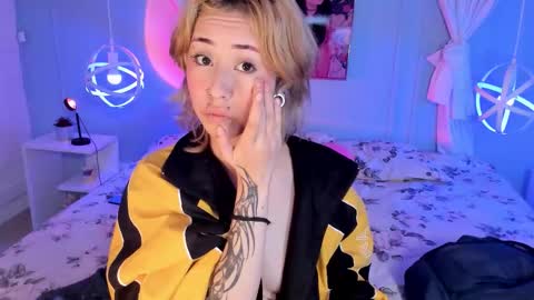 Snapshot of hannahpage chatting on October 13, 11:43 am Hannah online show from October 13, 11:43 am