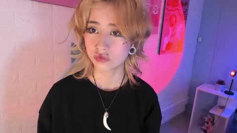 Snapshot of hannahpage chatting on October 17, 11:24 am Hannah online show from October 17, 11:24 am