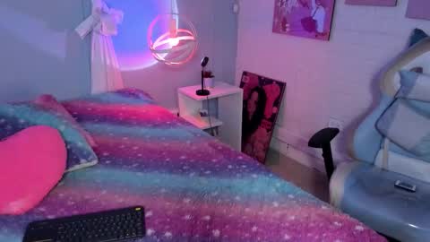 Hannah online show from November 4, 12:04 pm