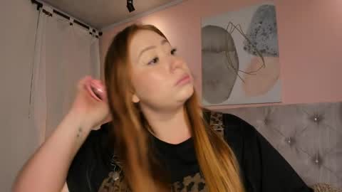 hannamartinn_ online show from April 24, 3:36 pm