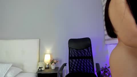 hannamartinnez online show from February 9, 8:56 pm