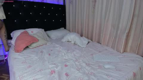 Snapshot of hannamour chatting on March 19, 2:04 am alejandra online show from March 19, 2:04 am