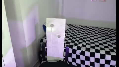 Snapshot of hannasmith_hot chatting on March 1, 12:01 am hanna online show from March 1, 12:01 am