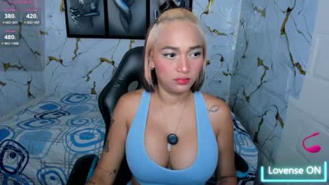 hannasteyl2 online show from July 25, 11:30 am