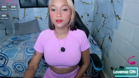 hannasteyl2 online show from July 28, 12:48 pm