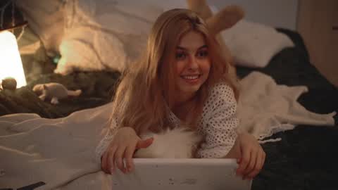 Snapshot of hannasthesia chatting on December 10, 8:40 am Hanna online show from December 10, 8:40 am