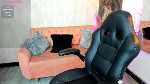 Snapshot of hannawells_ chatting on November 27, 8:44 pm Hanna online show from November 27, 8:44 pm