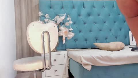 Snapshot of hannnafoxx chatting on December 6, 1:33 pm online show from December 6, 1:33 pm