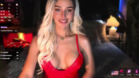 Snapshot of hanny113826 chatting on November 12, 7:03 pm hanny113826 online show from November 12, 7:03 pm