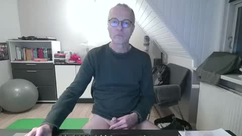 Snapshot of hanse_1 chatting on December 11, 4:42 pm Hanse online show from December 11, 4:42 pm