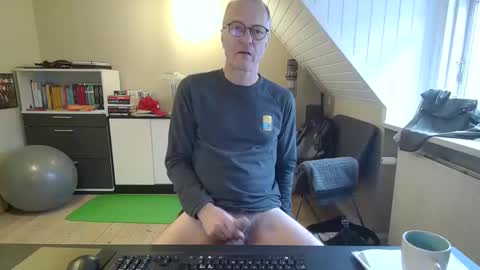 Snapshot of hanse_1 chatting on December 12, 9:51 am Hanse online show from December 12, 9:51 am