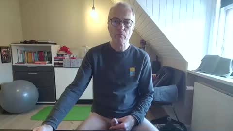 Snapshot of hanse_1 chatting on December 20, 10:38 am Hanse online show from December 20, 10:38 am