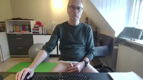 Snapshot of hanse_1 chatting on December 29, 9:28 am Hanse online show from December 29, 9:28 am