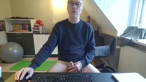 Snapshot of hanse_1 chatting on January 13, 9:30 am Hanse online show from January 13, 9:30 am