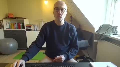 Snapshot of hanse_1 chatting on February 17, 10:07 am Hanse online show from February 17, 10:07 am