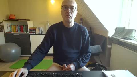 Snapshot of hanse_1 chatting on February 18, 11:55 am Hanse online show from February 18, 11:55 am