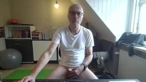 Snapshot of hanse_1 chatting on February 25, 1:39 pm Hanse online show from February 25, 1:39 pm