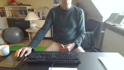 Snapshot of hanse_1 chatting on October 16, 9:32 am Hanse online show from October 16, 9:32 am