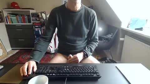 Snapshot of hanse_1 chatting on March 17, 10:07 am Hanse online show from March 17, 10:07 am