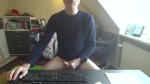 Snapshot of hanse_1 chatting on March 22, 12:41 pm Hanse online show from March 22, 12:41 pm