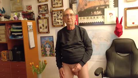 Snapshot of hansi63 chatting on February 13, 10:11 pm charly online show from February 13, 10:11 pm