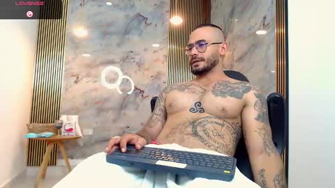 hanz_col online show from December 23, 2:13 am