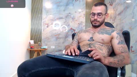 hanz_col online show from January 1, 1:26 am